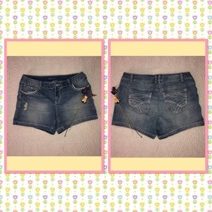 🌸Maurice’s light denim Plus size shorts